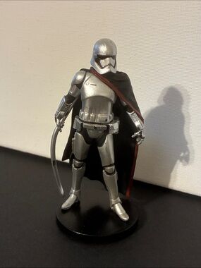Hasbro Star Phasma Action Figure Red-Edged Cape Star Wars VII Captain